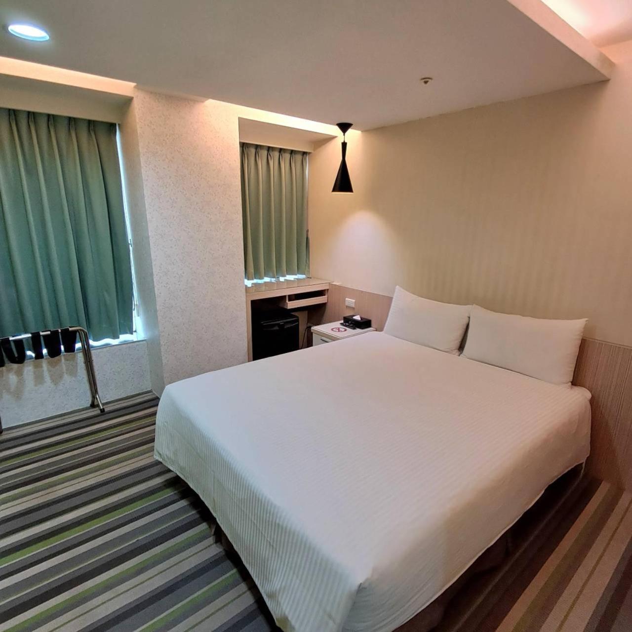 Morwing Hotel Fuzhong Tajpej Zewnętrze zdjęcie