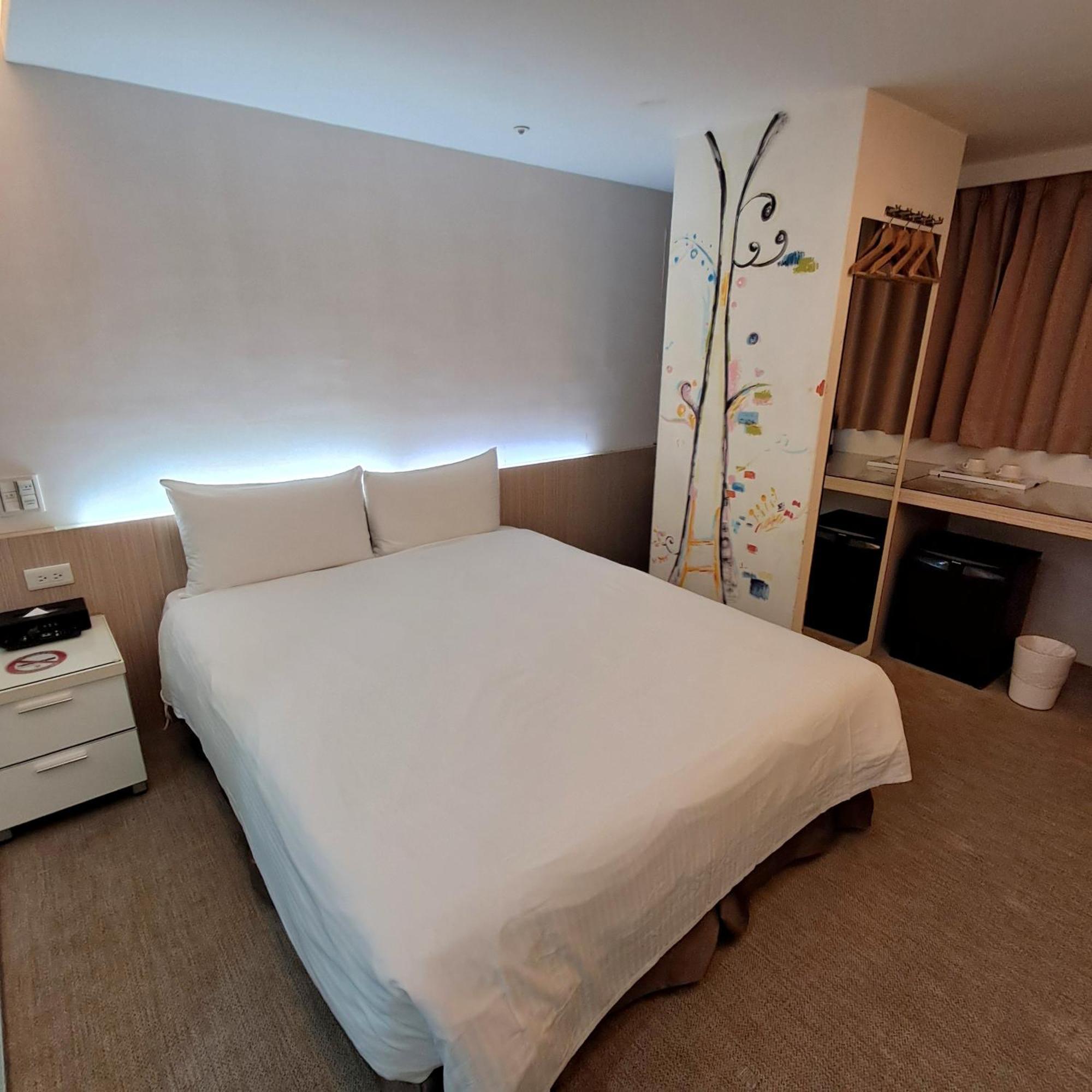 Morwing Hotel Fuzhong Tajpej Zewnętrze zdjęcie