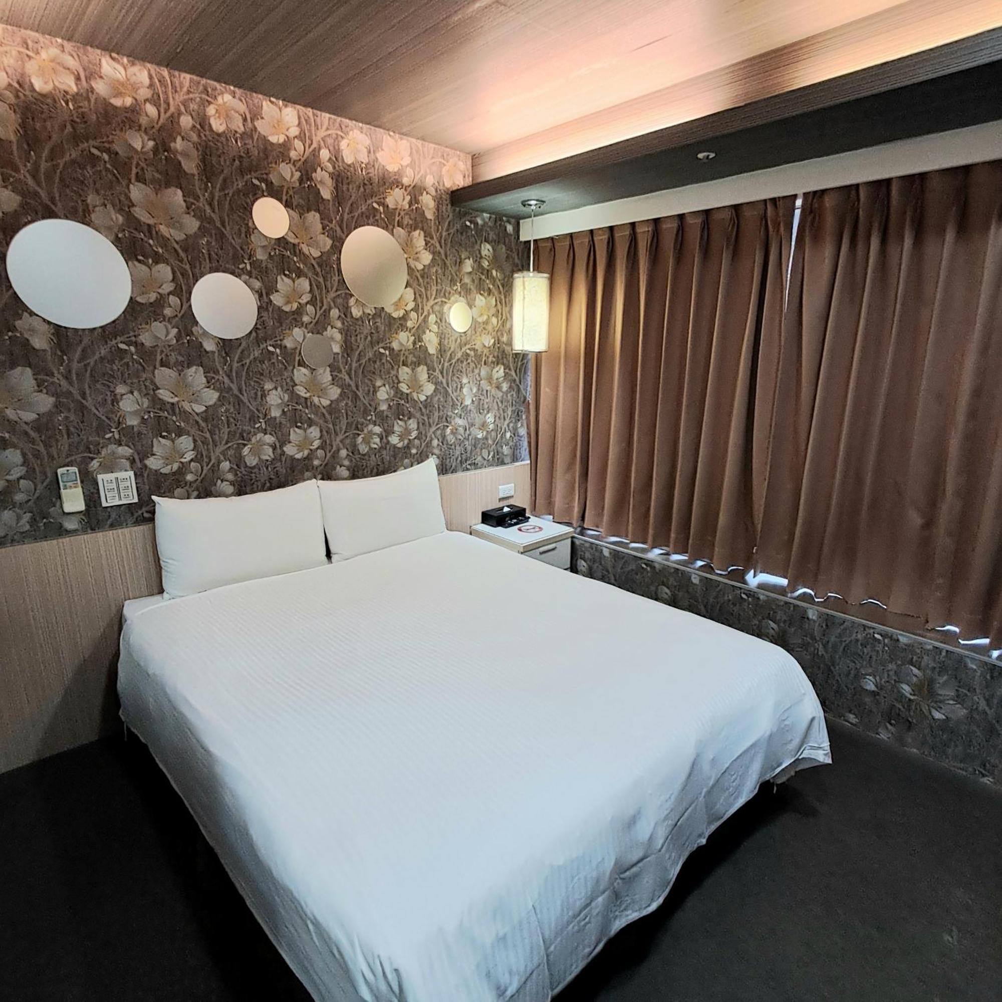 Morwing Hotel Fuzhong Tajpej Zewnętrze zdjęcie